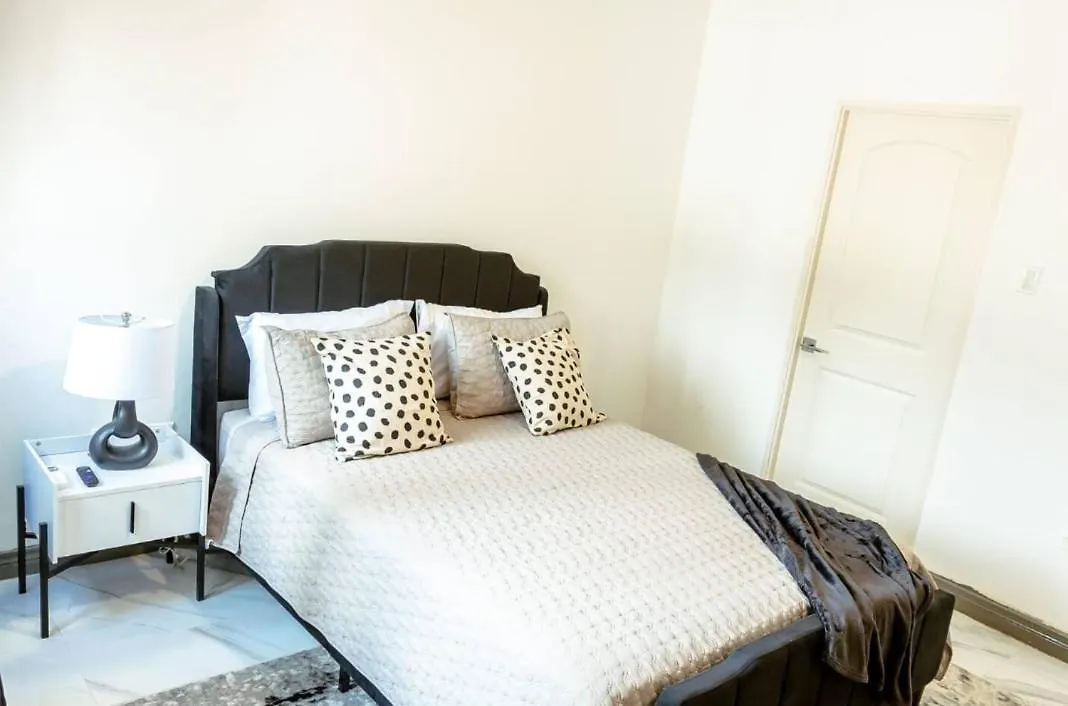 Chic And Cozy 2Br Apartment With Pool -Ironshore, Montego Bay 0*,  Jamaica