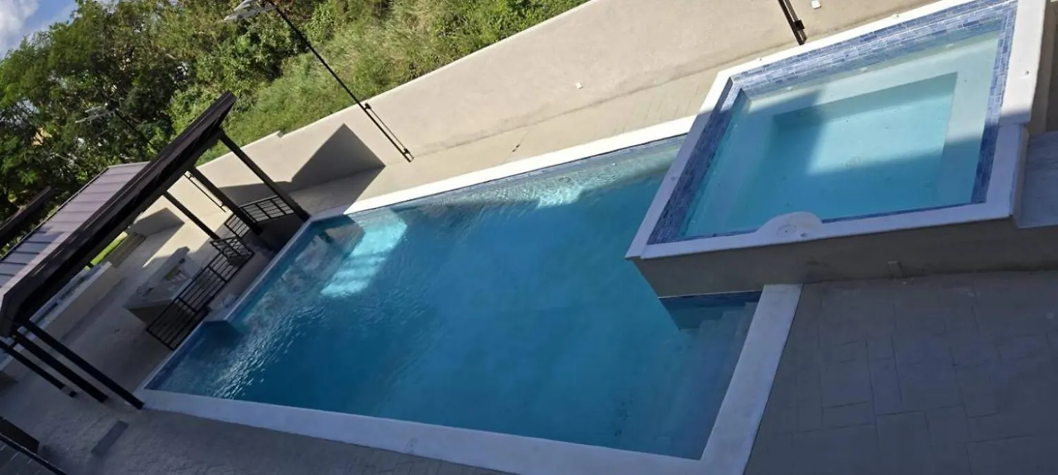 Chic And Cozy 2Br Apartment With Pool -Ironshore, Montego Bay