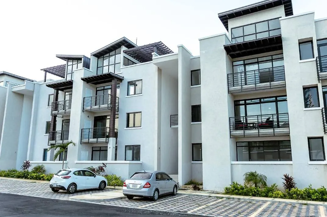 Chic And Cozy 2Br Apartment With Pool -Ironshore, Montego Bay